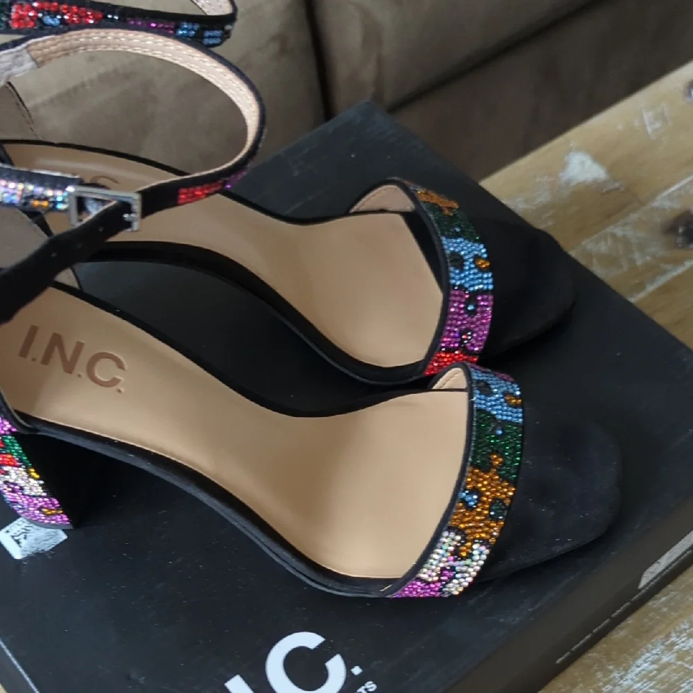 Nwt INC International Concepts Women's Bling Sandals - Picture 4 of 5